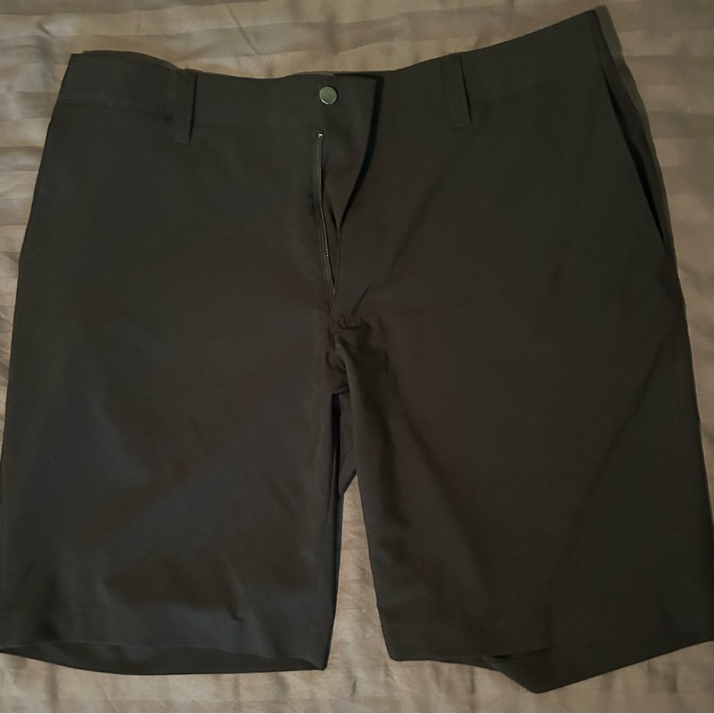 Callaway size 36 golf shorts
